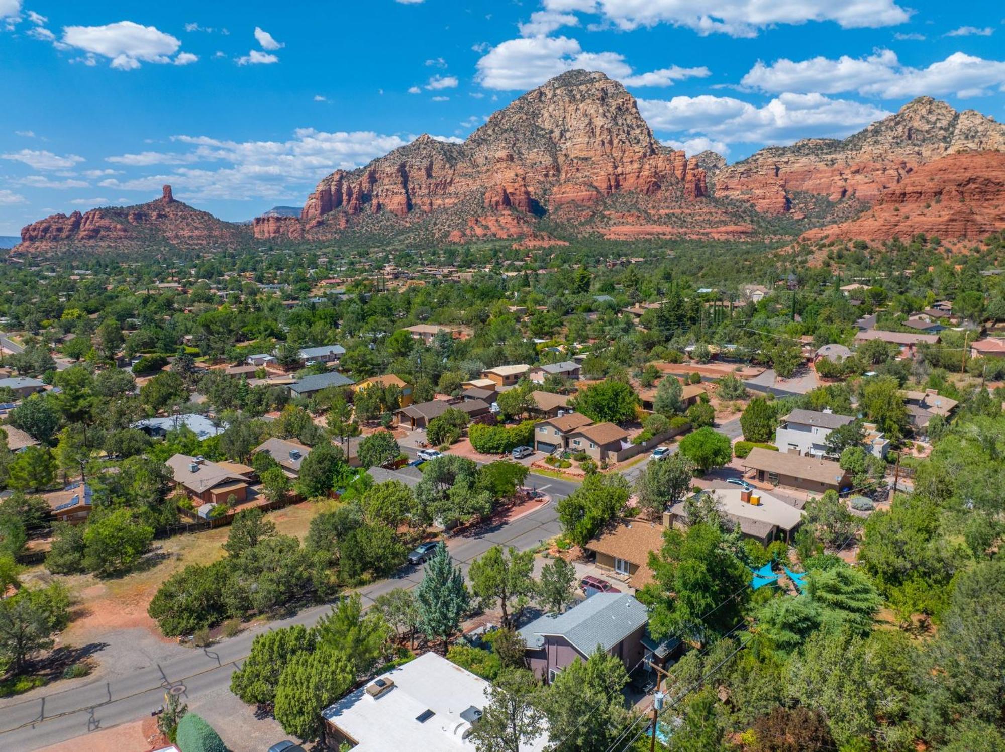 Amethyst Retreat. Back Yard With Hot Tub & Views! Sedona