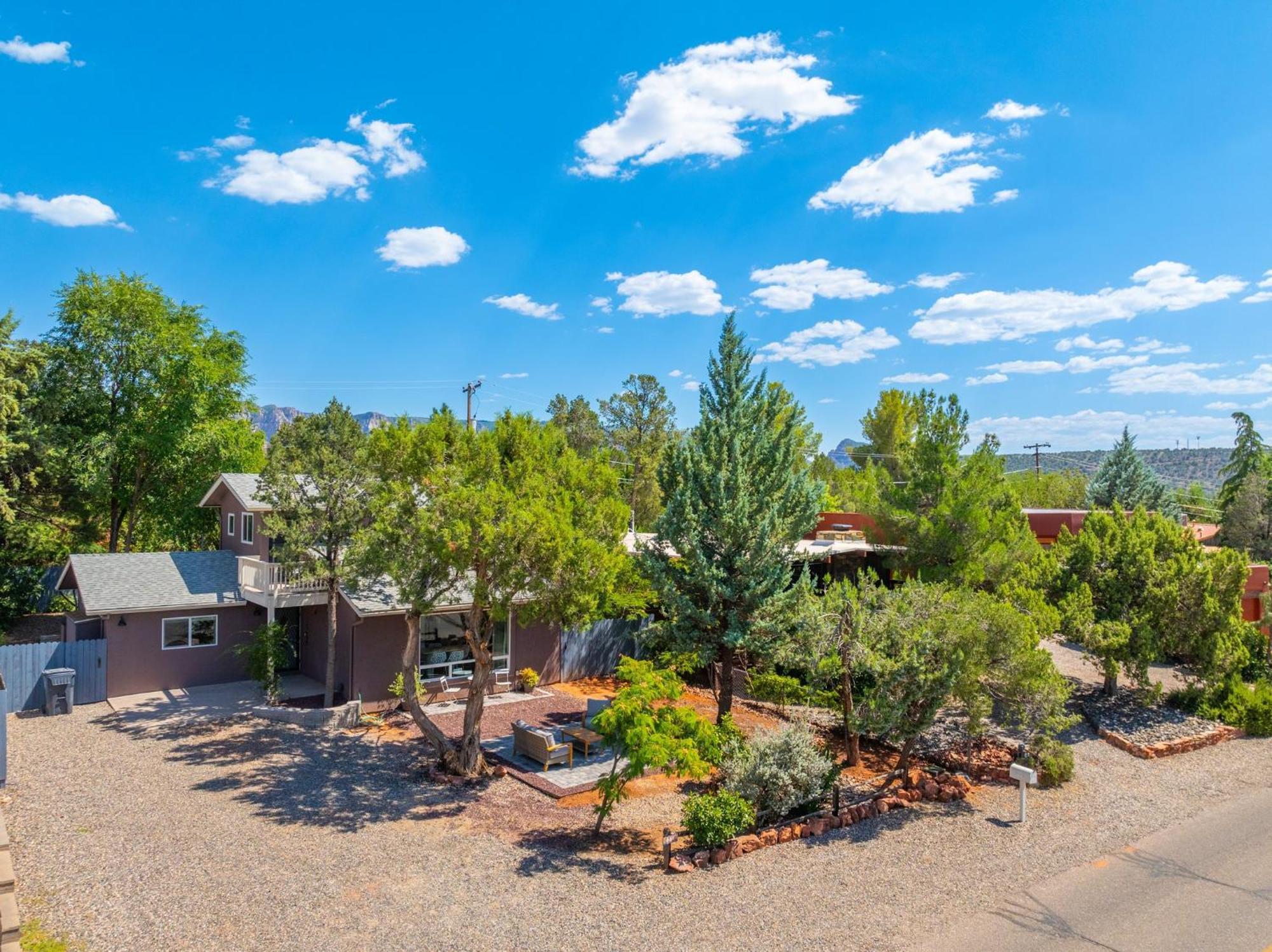 Amethyst Retreat. Back Yard With Hot Tub & Views! Sedona