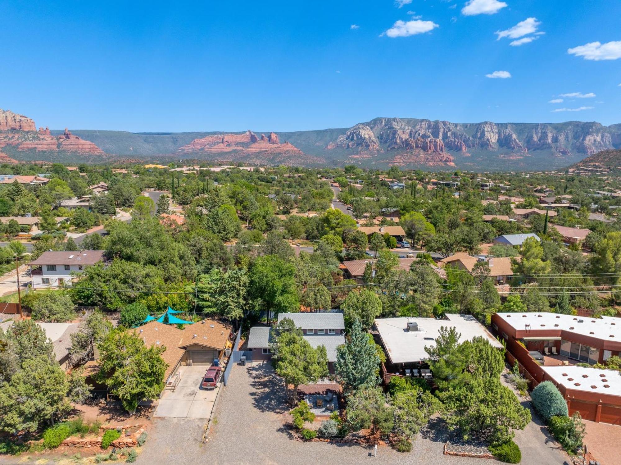 Amethyst Retreat. Back Yard With Hot Tub & Views! Holiday home Sedona