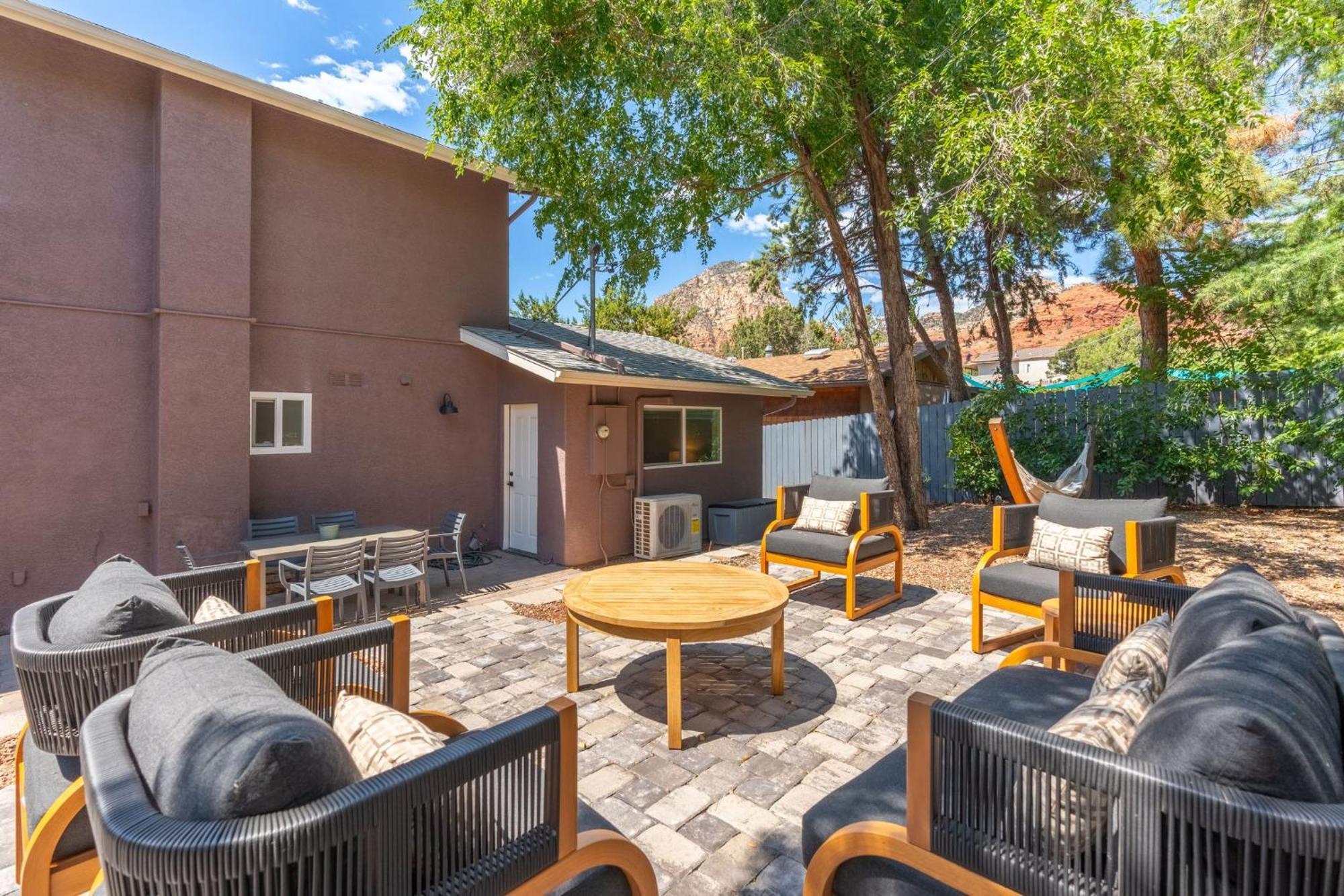Amethyst Retreat. Back Yard With Hot Tub & Views! Holiday home *