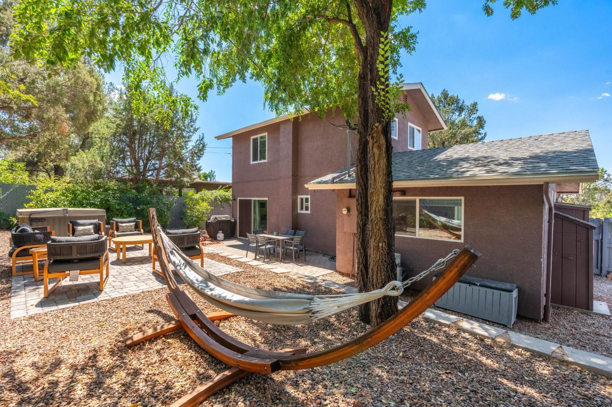 Holiday home Amethyst Retreat. Back Yard With Hot Tub & Views! *
