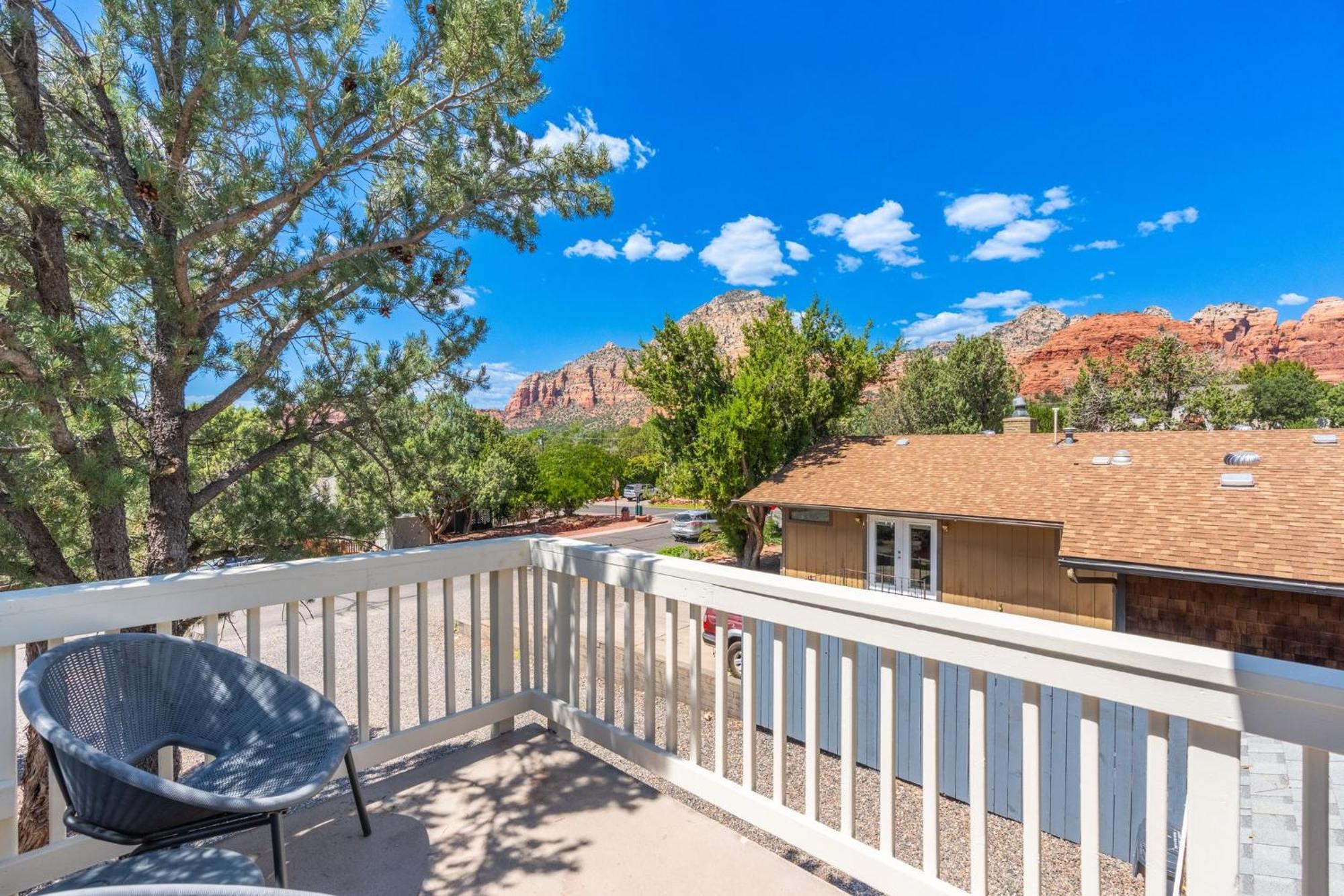 Amethyst Retreat. Back Yard With Hot Tub & Views! Sedona